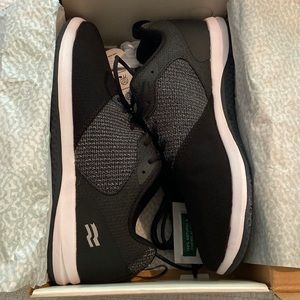 Brand new never worn Strike Mvmnt Pace Shoes size 8 womens